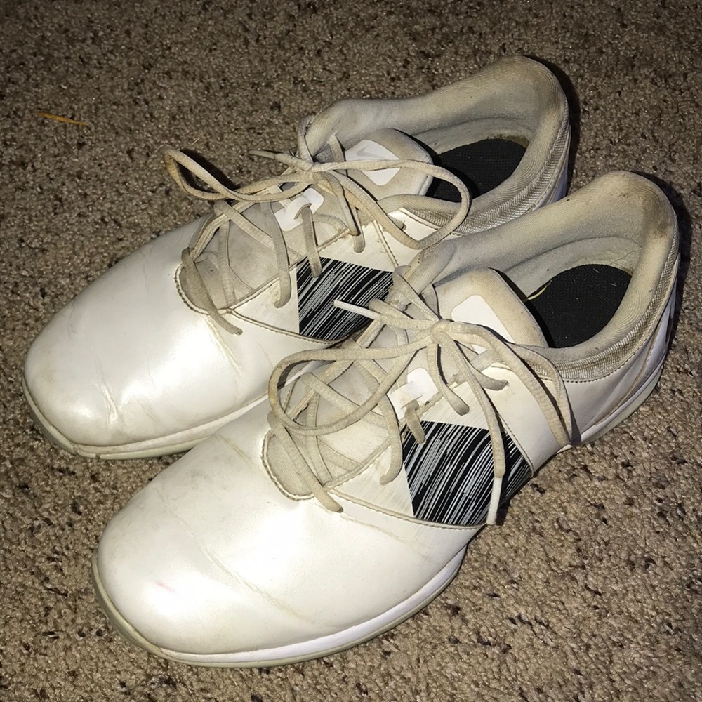 Women’s golf shoes